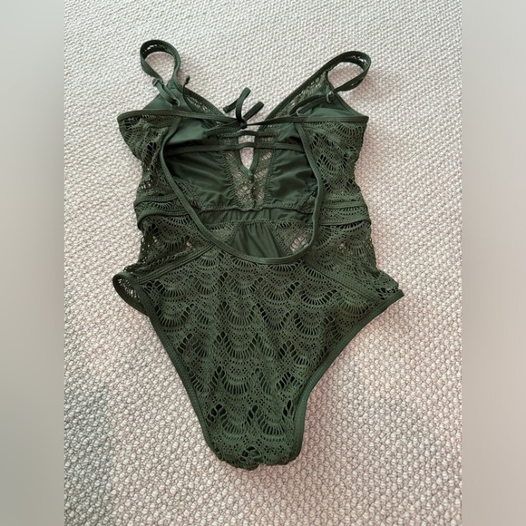 BECCA
Color Play Crochet Plunge One-Piece S - Picture 5 of 9